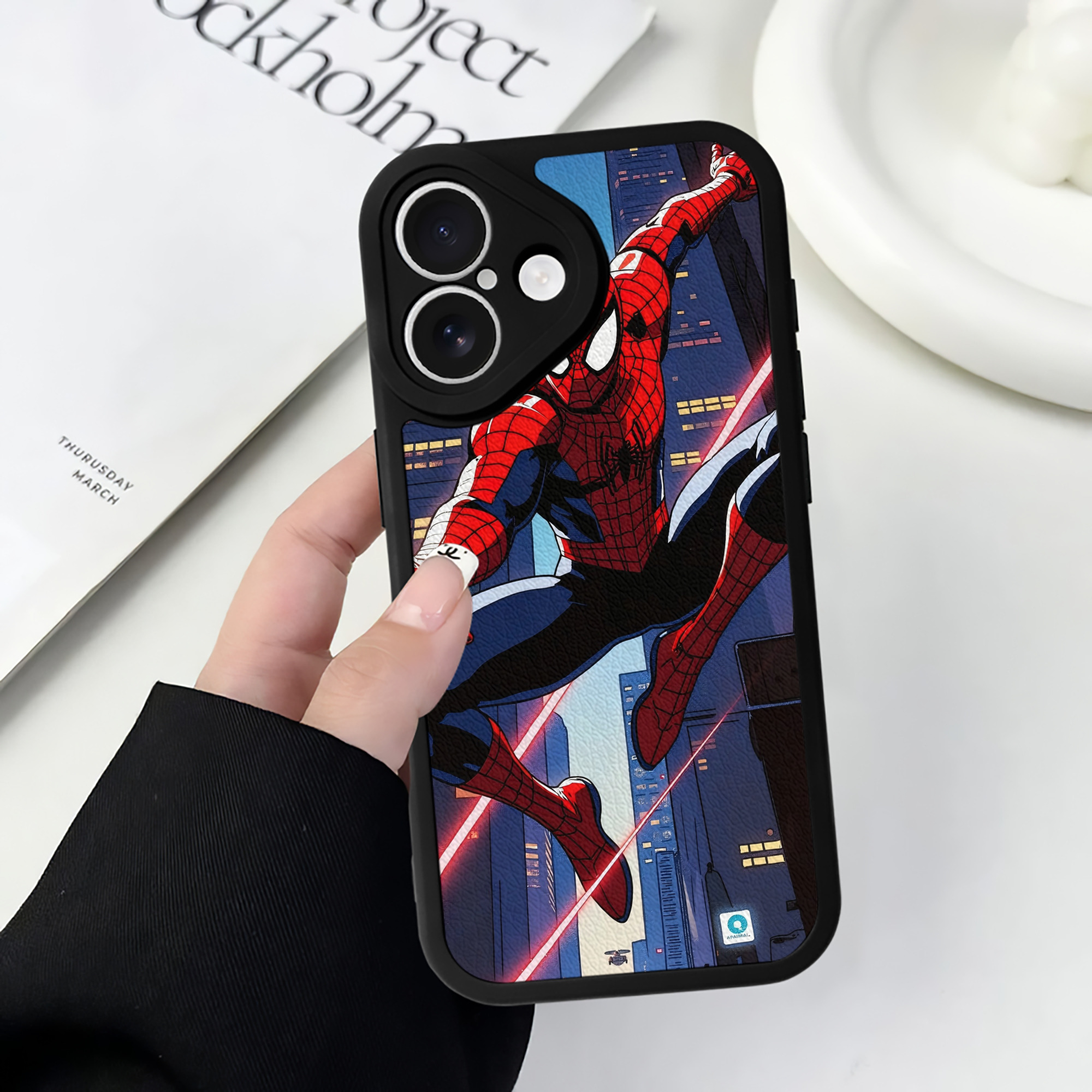 Spider Man スパイダーマン 【iPhone 16シリーズ対応】シリコンスマホケース（レザー調） 材質：シリコン